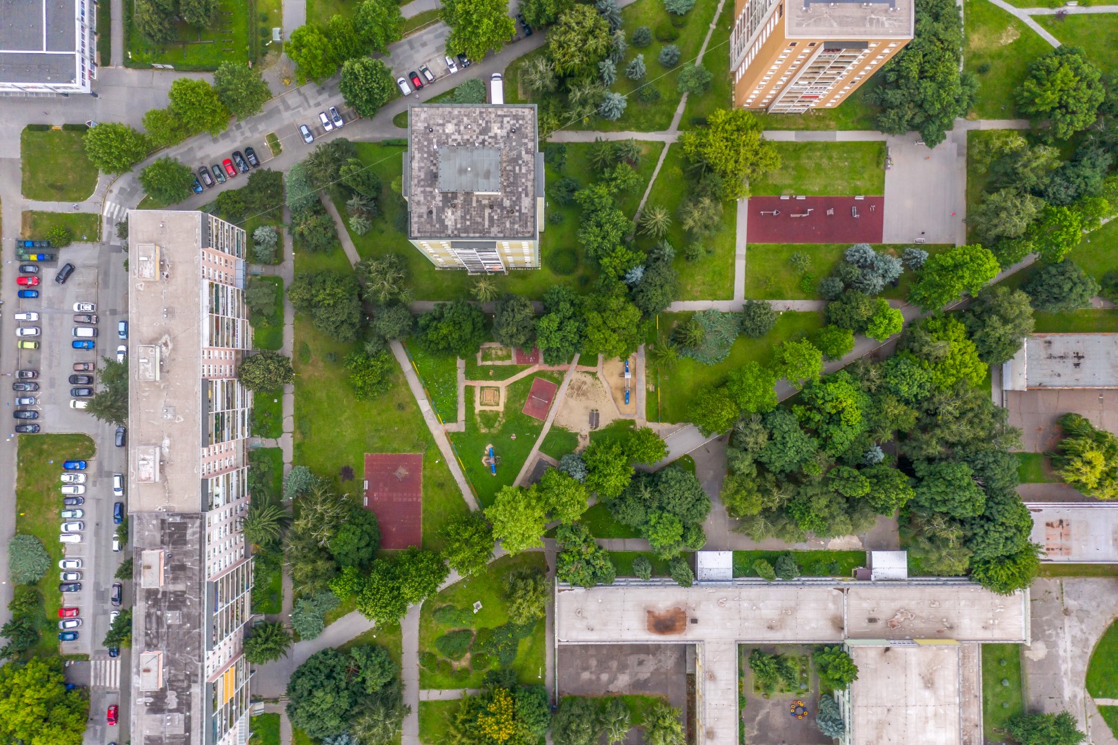 Regenerácia vnútorobloku sídliska Kuzmányho, Košice_dron (2) (Large)